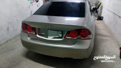  1 هوندا سفيك للبيع دهان جديد لا يوجد قص طولي ولا خلفي للتواصل على الواتس اب او الرقم
