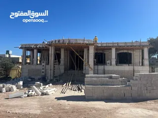  17 فيلا عظم 560م على قطعة أرض 1035متر على شارع البترا للبيع