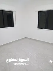  11 شقه ارضيه للايجار