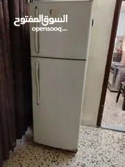  1 ثلاجة بحالة جيدة