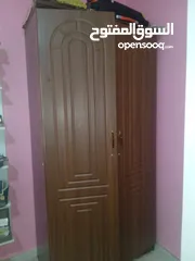  2 خزانه خشب لونها بني  عمليه نضيفه مافي خدوش او كسور 6 رفوف مساحه ممتازة
