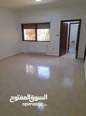  1 شقة فارغة للايجار