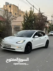  21 تسلا موديل 3 لون أبيض لؤلؤي 2022 Tesla model 3 . 2022