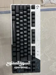  1 Logitech KDA keyboard