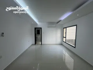  8 بسعر مميز للبيع شقة واسعة من غرفتي نوم