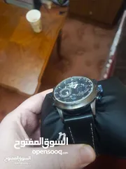  2 ساعة يد نوع بوليس بحالة الجديد استخدام قليل معاها العلبة//