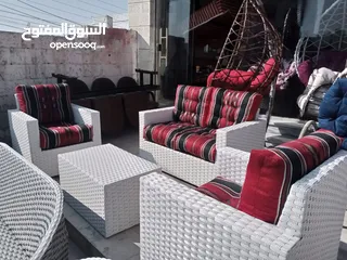  24 خمس مقاعد وطاوله وسط130دينار اربع مقاعد 100سبع مقاعد وطاولة وسط 180دينار وجميع الوان موجود وتر بروف