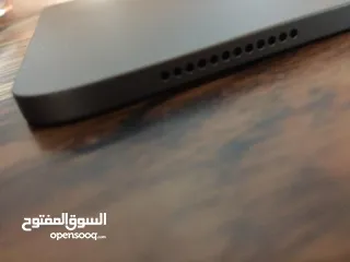  3 ايباد اير 4 حاله ممتازه  ولا خدش مع الكرتونه والشاحن و cover