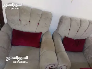  6 طقم كنب شبه جديد استعمال بسيط +طقم طاولات مجانا مع الكنب