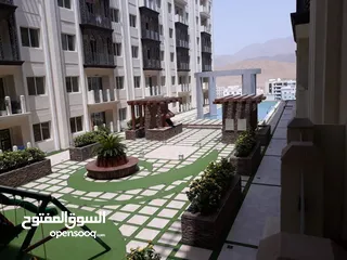  20 شقة راقية جدا للإيجار في رمال1 تقع في بوشر بموقع رائع بالقرب من جامع محمد الأمين ومول عمان