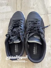  2 احذيه رياضية وصندل