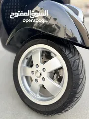  17 Vespa PIAGGIO GTS300 / Super clean / Black