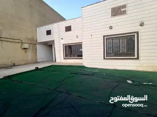  20 بيت سكني تجاري 330 متر للإيجار في المهندسين