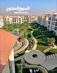  5 شقه 160متر بجاردن متشطبه_بالكامل في الجولدن سكوير في كمبوند regents square