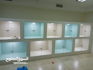  6 تركيب السيكوريت والمرايا وجميع أعمال الزجاج والألمنيوم بجودة عالية"