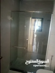  8 متخصصون في جميع أعمال السيكوريت والشوربوكس والزجاج والمرايا