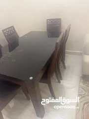  3 طاوله سفره بحاله جيده جدا خشب زان وكراسي عدد6جلد ما فيها شيء  نظيفه جدا وعليها سكريت