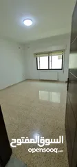  9 شقة للبيع في  الجاردنز  وقرب شارع المدينة المنورة 200م طابق اول علي شارعين بحالة جيدة جدا بسعر مغري