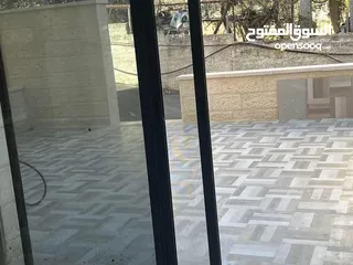  3 شقه للبيع في عين  منجد طابق ارضي مع حديقه مع مدخل خاص