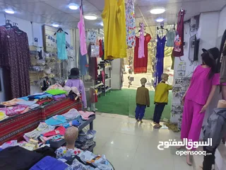  4 محل ألبسه للبيع مع كافة مستلزمات وديكور ولبضاعه او بيع الديكور ولبضاعه بدون المحل