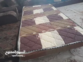  4 فرشتين مفرد ونص وطاوله وسط لون ابيض للبيع