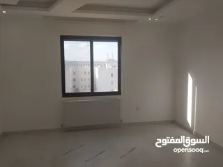  13 شقه جديده فخمه للايجار