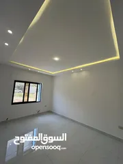  8 شقة ارضية مع ترسات خلف جامعة البتراء تشطيبب مميز ومنطقة هادئة