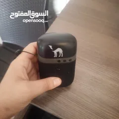  2 سماعة اذن غير مستعملة وسماعة حافظة للموسيقى بلوتوث جديدة مع شاحن