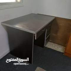  3 مكتب ممتاز جداً للدراسه و للكمبيوتر