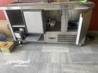  2 ثلاجة تحضير سدويشات وسلطات وفلافل ثلاجة تفصيل من شركة تيتانيوم العمق متر والعرض مترين