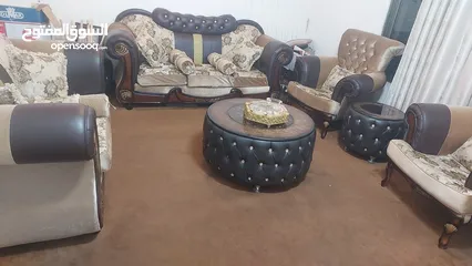  4 غرفة ضيوف كنب 7 مقاعد  كاملة  مع طاولاتها والموكيت والبرداي قابل للتفاوض