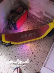  8 سكوتر اصفر بحالة جيدة جداً شغال 100/100,
