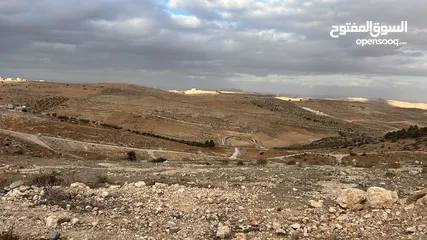  4 بسم الله الرحمن الرحيم ارض للبيع مساحه 600م2 في رجم شوف بالقرب منّ شفابدران جميع الخدمات على شارعين