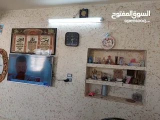  11 بيت ثلاث طوابق كل طابق مدخل منفصل مع برنده واسعه مع ارض 650 متر مزروعه شجر كبير مثمر بسعر 45000  JD