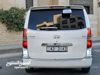  4 باص فان هيونداي H1 ( بنزين ) موديل 2011 وارد الشركة بحالة الوكالة