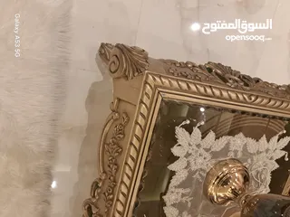  3 كنب إماراتي9 مقاعد  و طقم طربيزات فخم مستورد  يصلح للصالات الكبيره . مميز