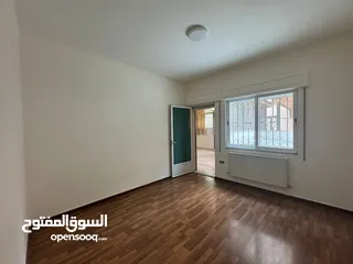  21 شقه طابق اول 190 متر خلف سوق السلطان