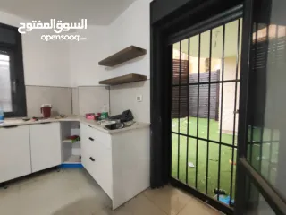  6 شقة غير مفروشة مع حديقه للايجار في عين مصباح