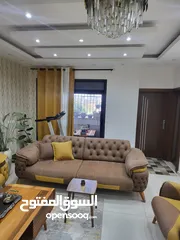  3 شقه لقطه مساحه 200 متر مفروشه