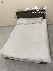  1 سرير نوم مزدوج + فرشة ( نظيف مستعمل للبيع )
