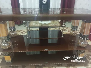  2 طاولة شاشة بحالة جيدة