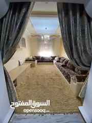  14 شقة سكنية نظيفة بالأثاث .. موقع ممتاز والجيران تبارك الرحمن ..