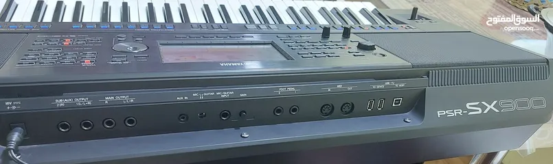 5 Yamaha PSR SX900 keyboard piano for sale.