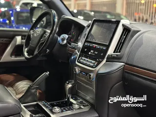  9 Land Cruiser VXS Black Edition