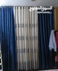  3 للبيع مستعجل برادي 3 قطع ازرق مخمل ومعرق لشباك مقاسها بالاعلان برداية معرقة 3قطعة بيصير لشباكين ثقال