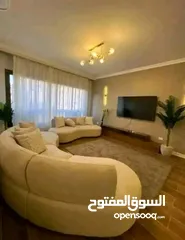  1 شقه متشطبه بالتكيفات ووحده المطبخ استلام فوري جاهزه للمعاينه للبيع ف La Capital compound