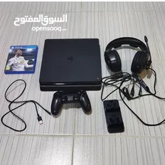  1 PS4 slim للبيع