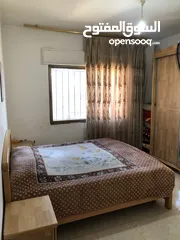  1 غرفه نوم لاتيه مقشره زان بحالة الوكاله للبيع بسعر مغري مع ملحقاتها