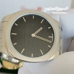 8 الساعة التريند جوتشي ... الرفيعة ... بسمك كريدت كارد ..... نسخة عالية الجودة .... ،،A7+  متوفرة الان