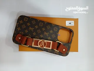  5 كفرات ايفون ماركة LOUIS VUITTON